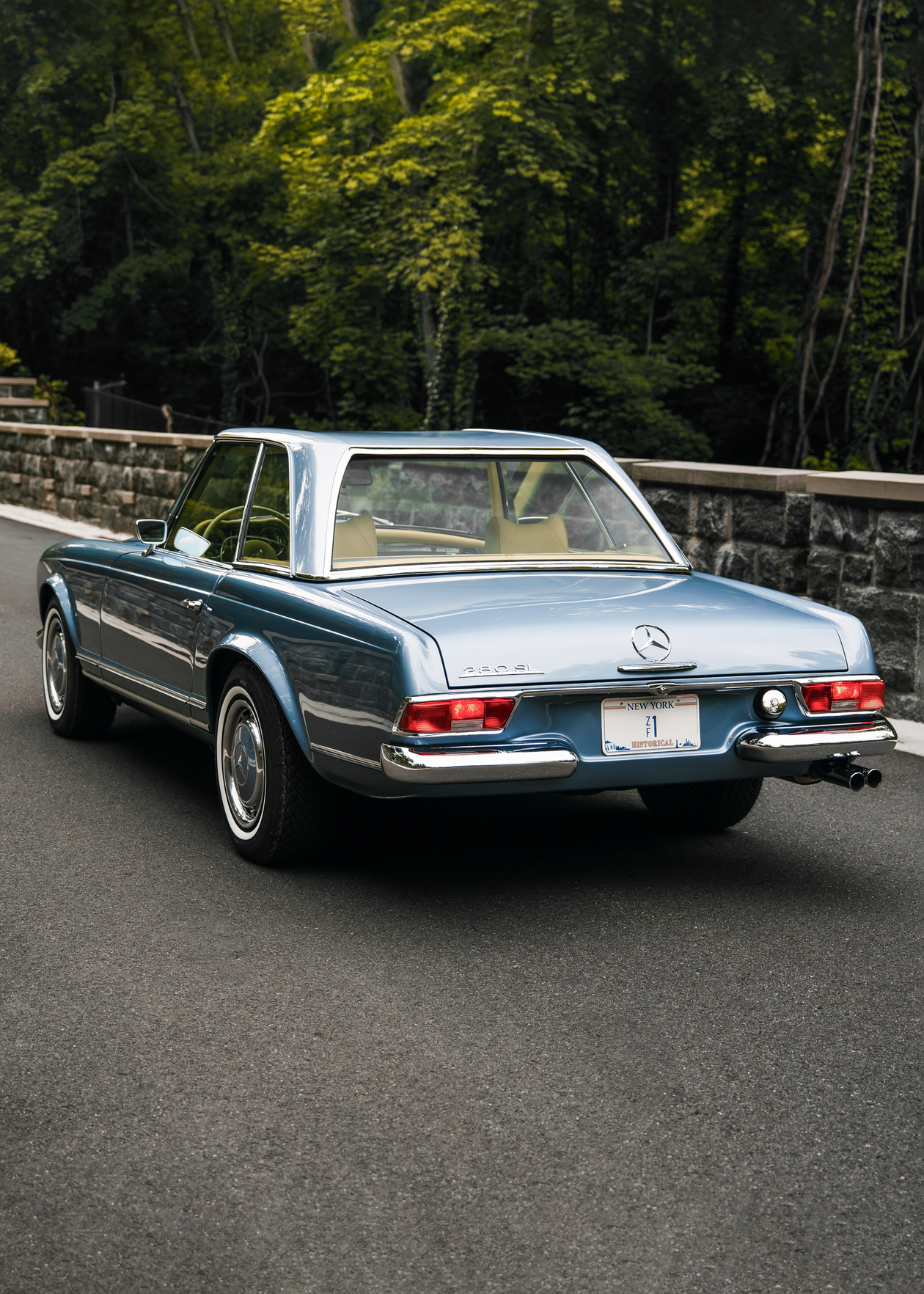 In New York: Fully restored blue Mercedes-Benz 280 SL Pagoda including A/C, HiFi-System, Seatbelts for sale! 