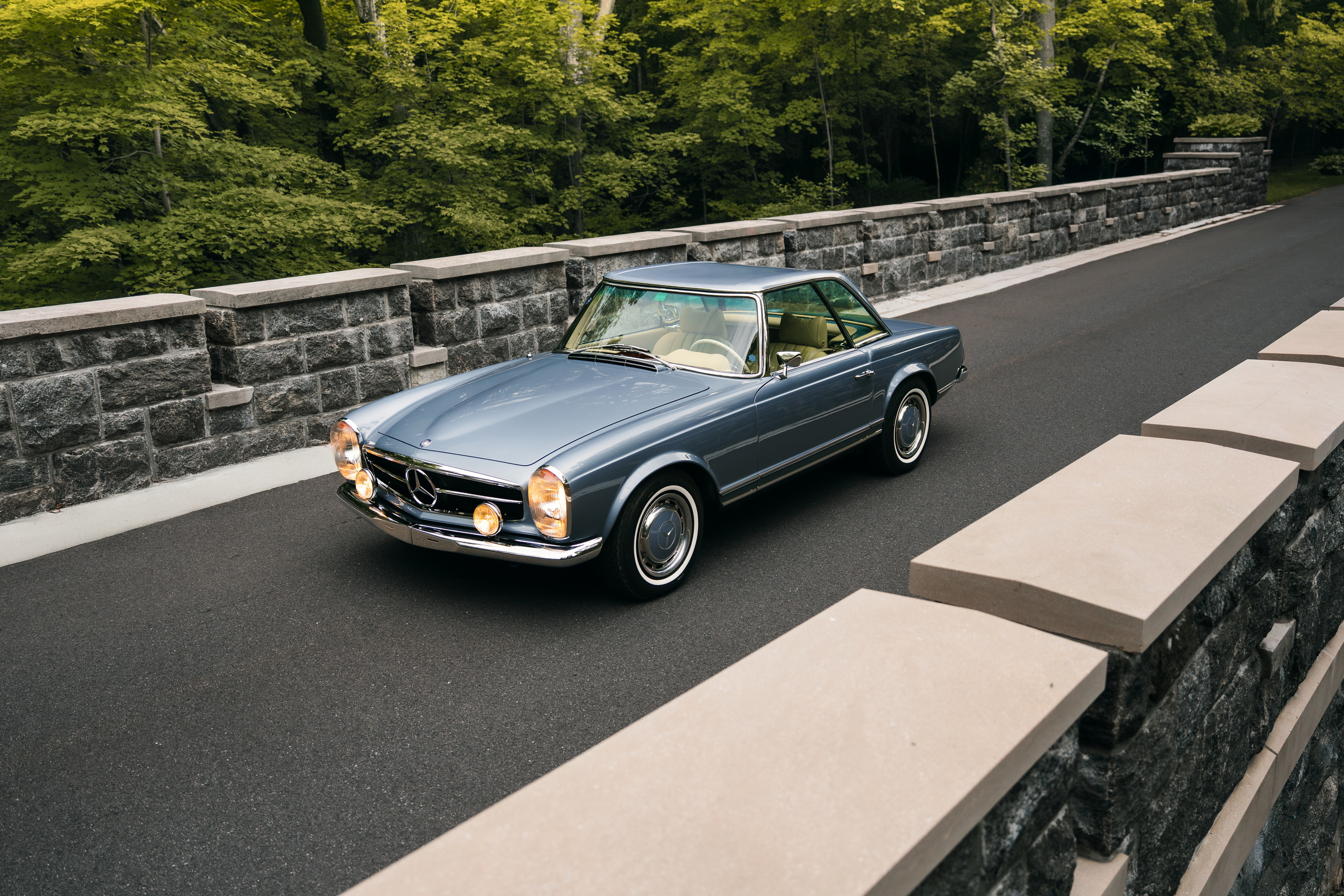 In New York: Fully restored blue Mercedes-Benz 280 SL Pagoda including A/C, HiFi-System, Seatbelts for sale! 