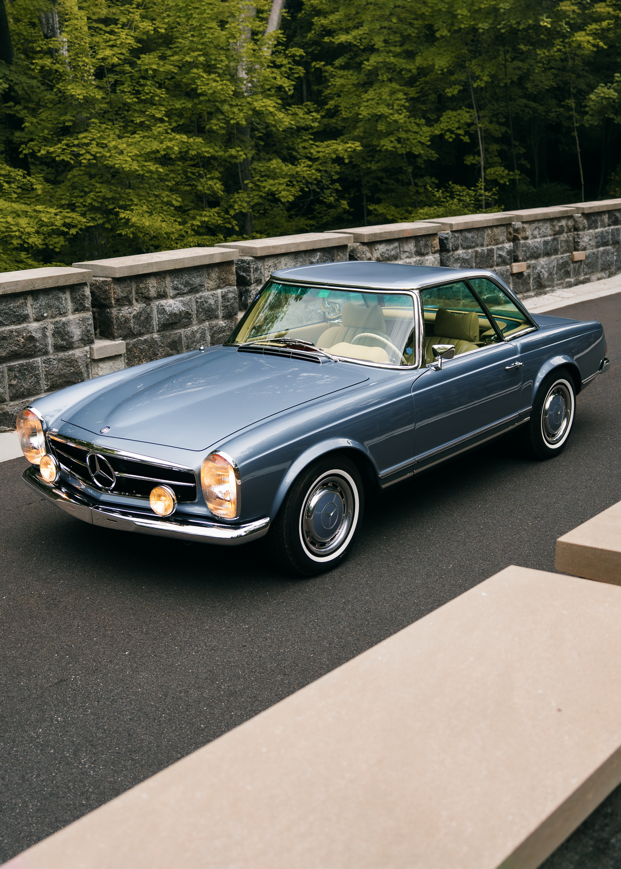 In New York: Fully restored blue Mercedes-Benz 280 SL Pagoda including A/C, HiFi-System, Seatbelts for sale! 