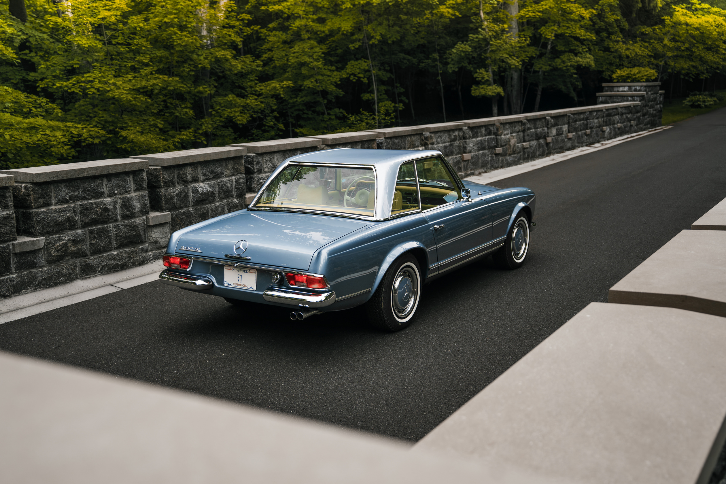In New York: Fully restored blue Mercedes-Benz 280 SL Pagoda including A/C, HiFi-System, Seatbelts for sale! 