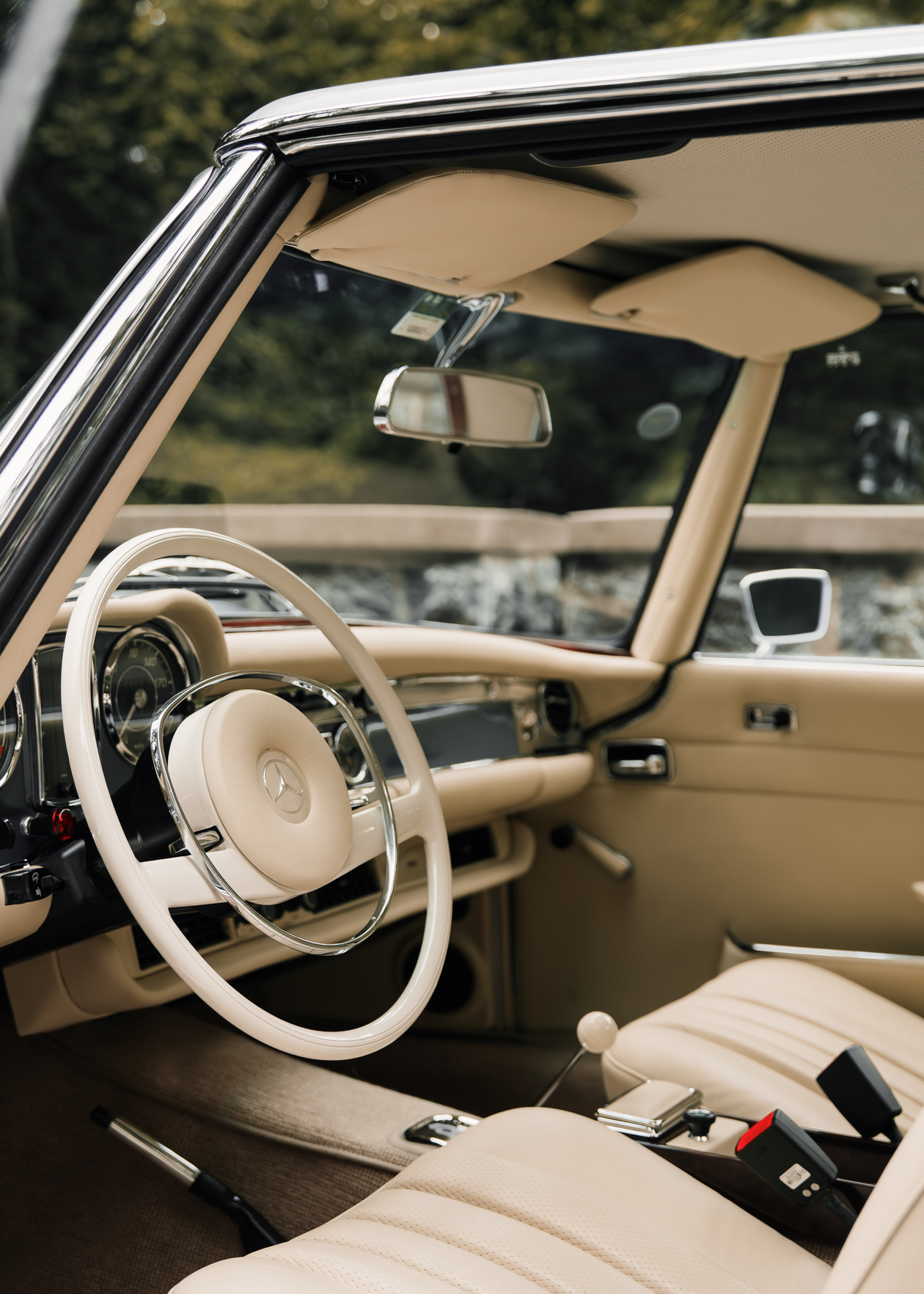 In New York: Fully restored blue Mercedes-Benz 280 SL Pagoda including A/C, HiFi-System, Seatbelts for sale! 