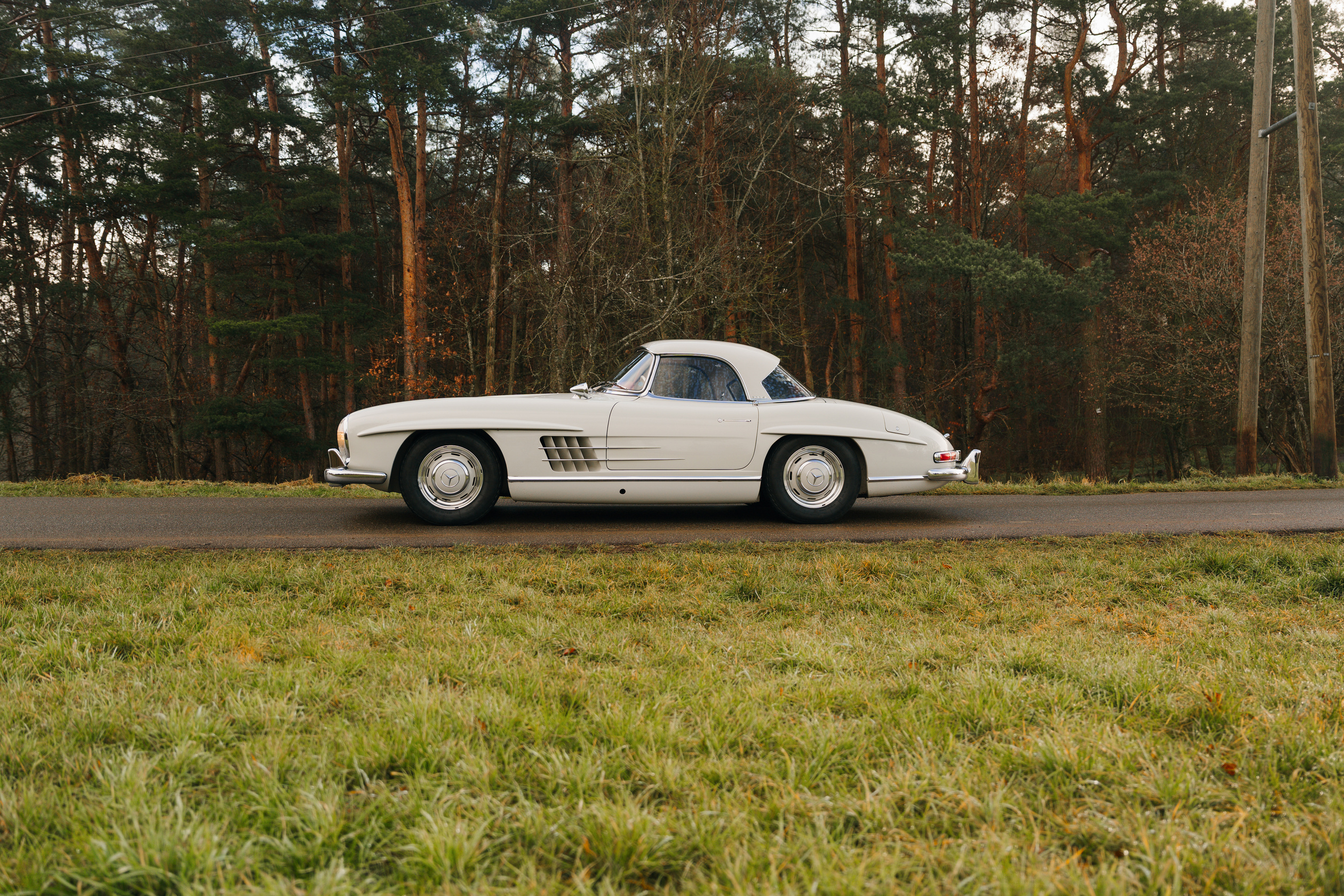 Rare opportunity: Fully restored 1963 Mercedes-Benz 300 SL Roadster featuring matching numbers, factory disc brakes, hardtop, and the exceptionally rare original wooden crate for the hardtop for sale!