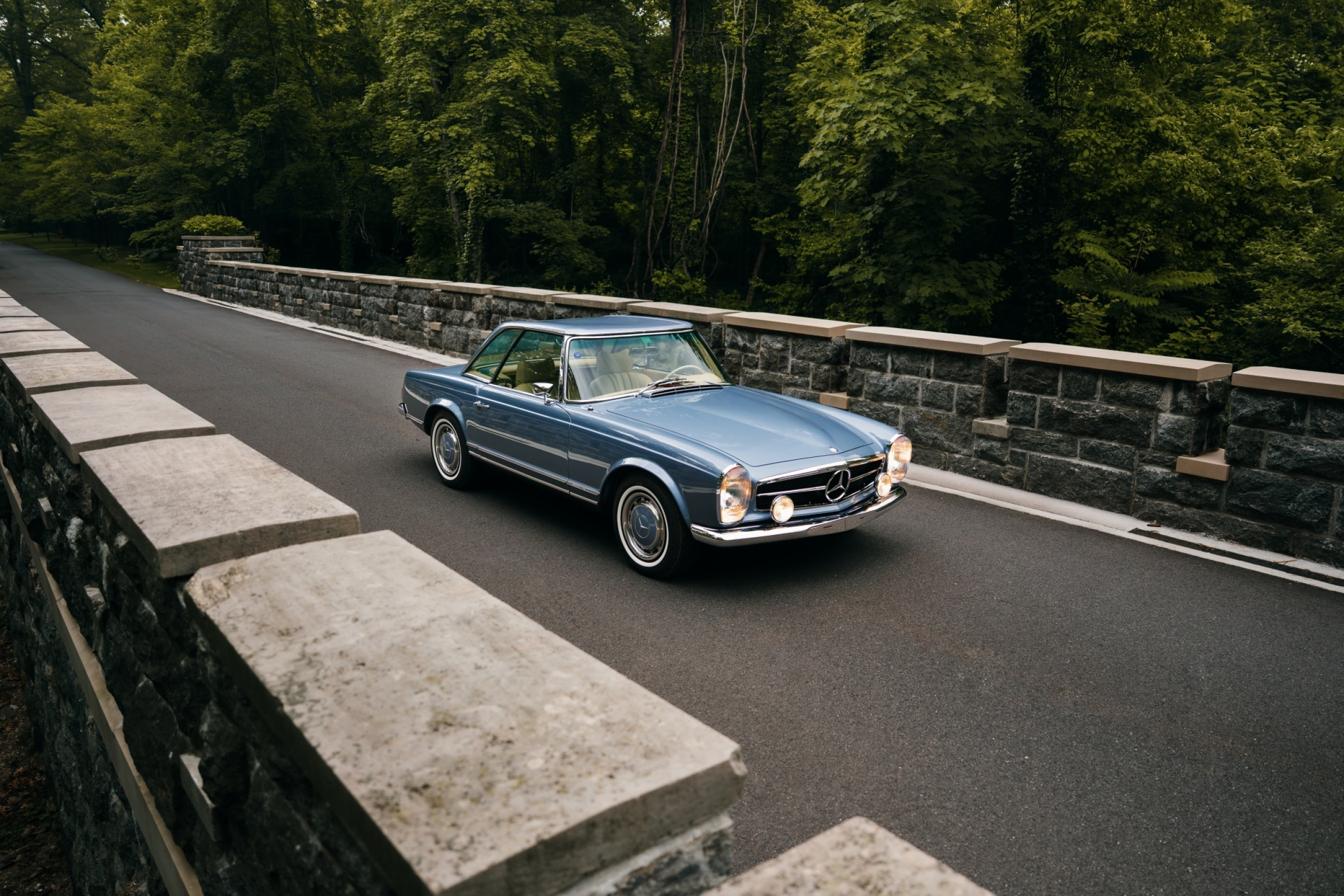 In New York: Fully restored blue Mercedes-Benz 280 SL Pagoda including A/C, HiFi-System, Seatbelts for sale! 