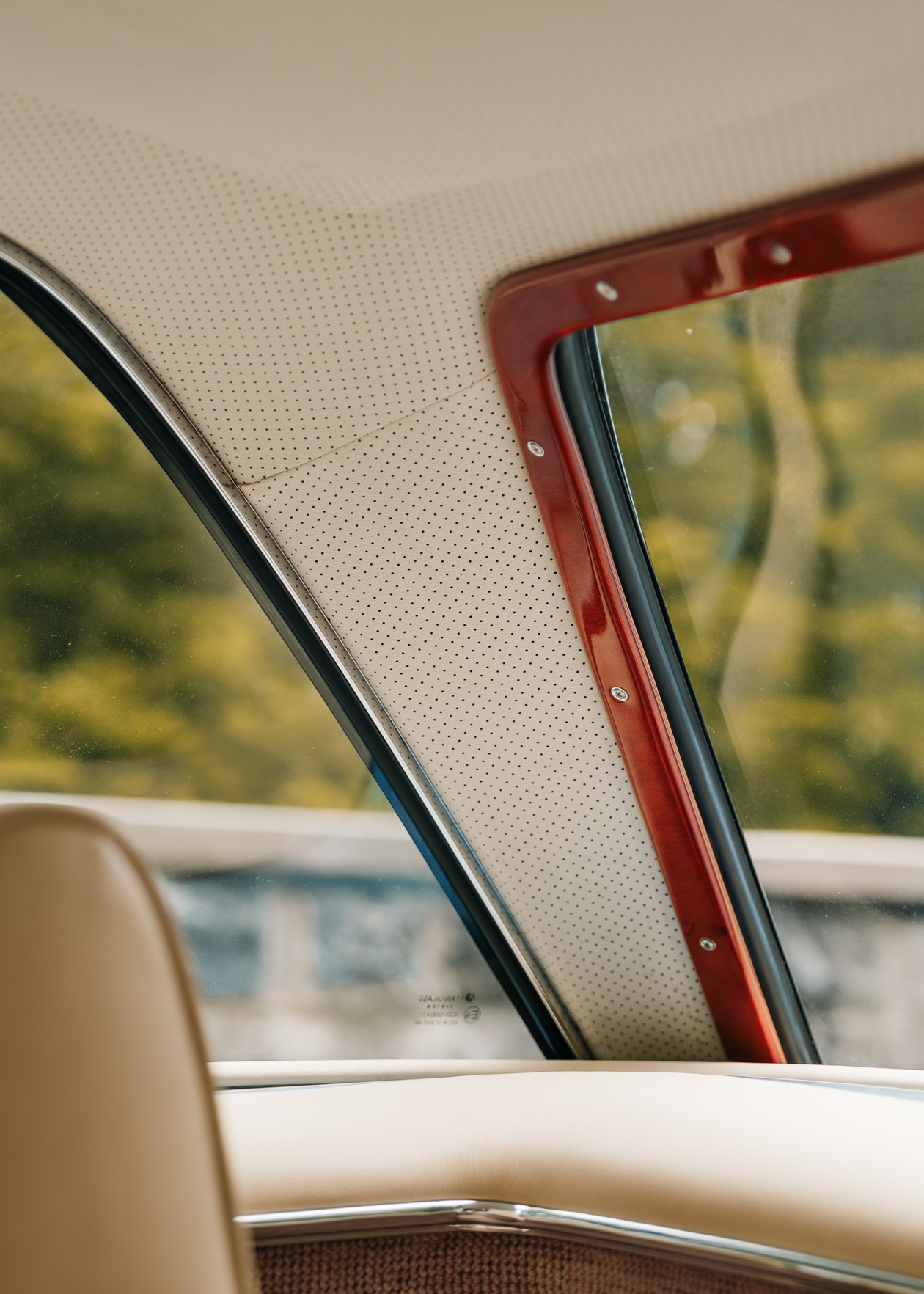 In New York: Fully restored blue Mercedes-Benz 280 SL Pagoda including A/C, HiFi-System, Seatbelts for sale! 