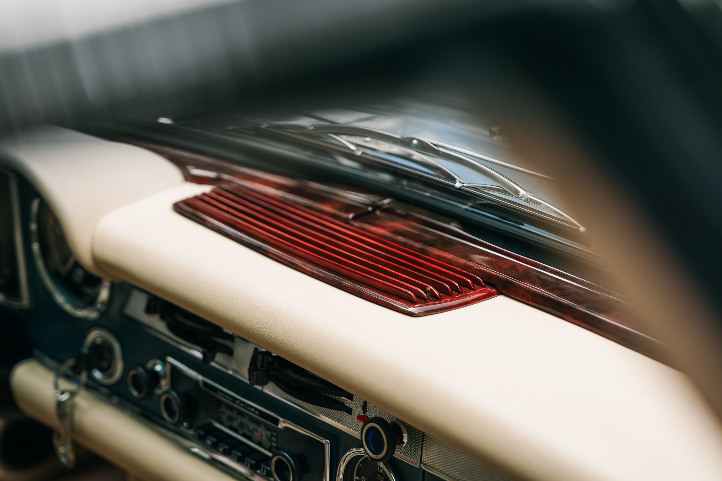 In New York: Fully restored blue Mercedes-Benz 280 SL Pagoda including A/C, HiFi-System, Seatbelts for sale! 