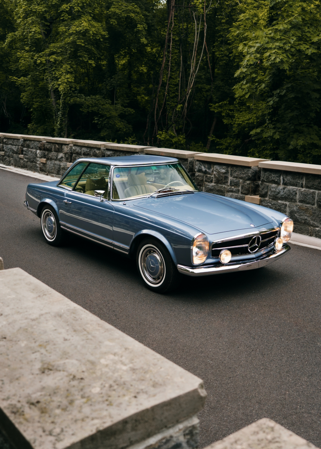 In New York: Fully restored blue Mercedes-Benz 280 SL Pagoda including A/C, HiFi-System, Seatbelts for sale! 