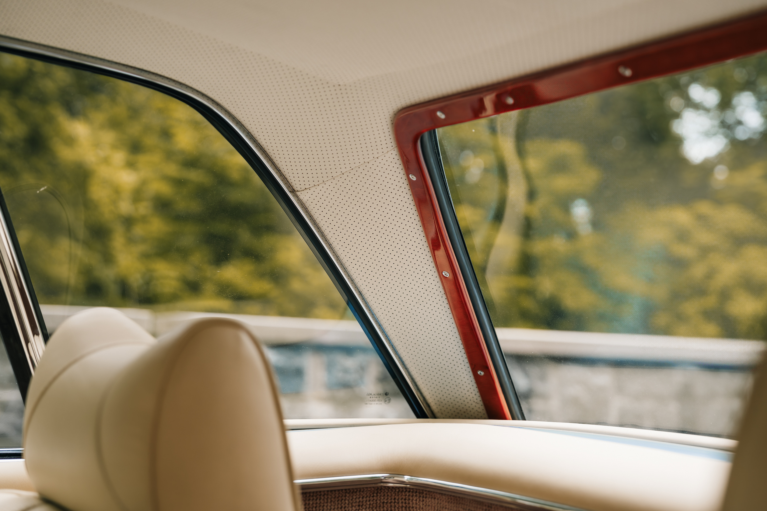 In New York: Fully restored blue Mercedes-Benz 280 SL Pagoda including A/C, HiFi-System, Seatbelts for sale! 