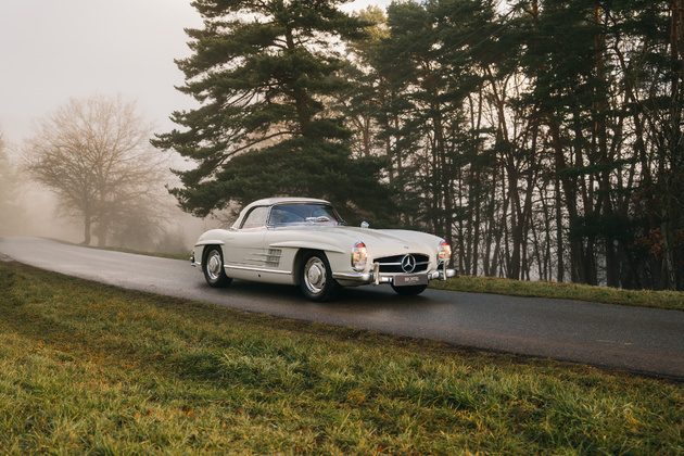 Rare opportunity: Fully restored 1963 Mercedes-Benz 300 SL Roadster featuring matching numbers, factory disc brakes, hardtop, and the exceptionally rare original wooden crate for the hardtop for sale!