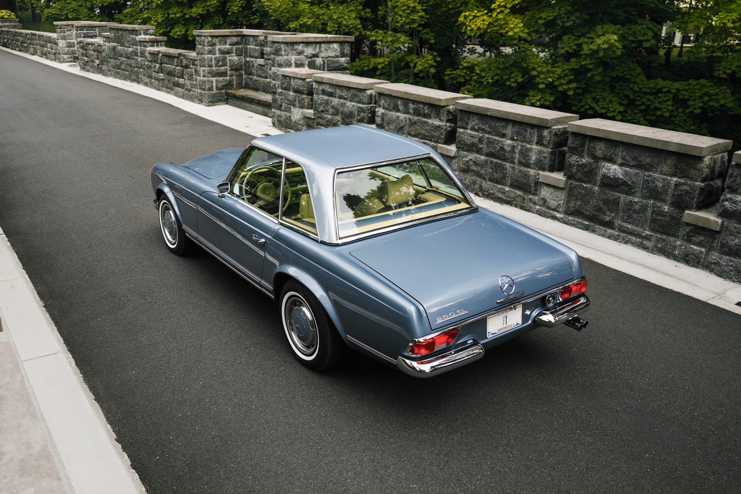 In New York: Fully restored blue Mercedes-Benz 280 SL Pagoda including A/C, HiFi-System, Seatbelts for sale! 
