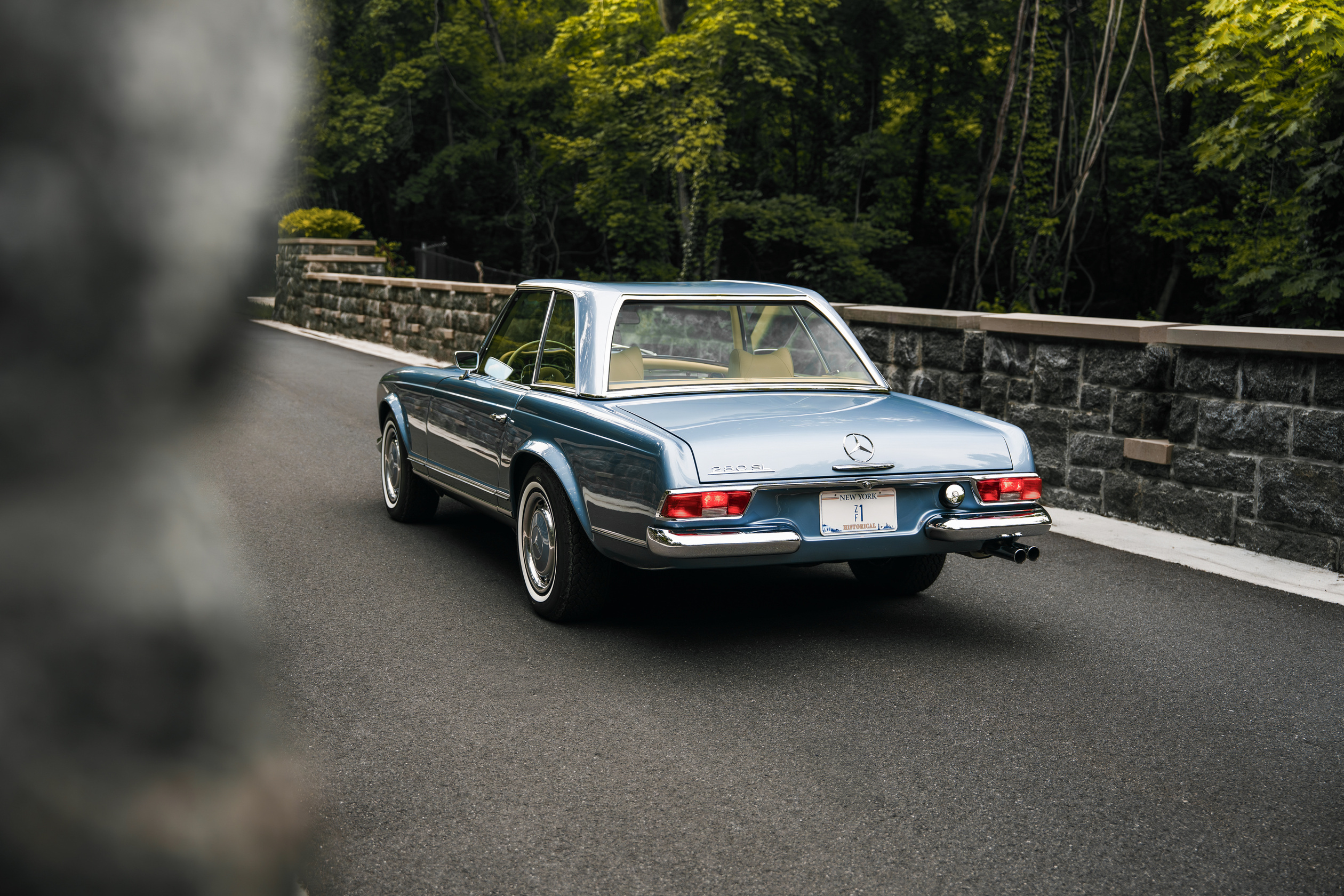 In New York: Fully restored blue Mercedes-Benz 280 SL Pagoda including A/C, HiFi-System, Seatbelts for sale! 