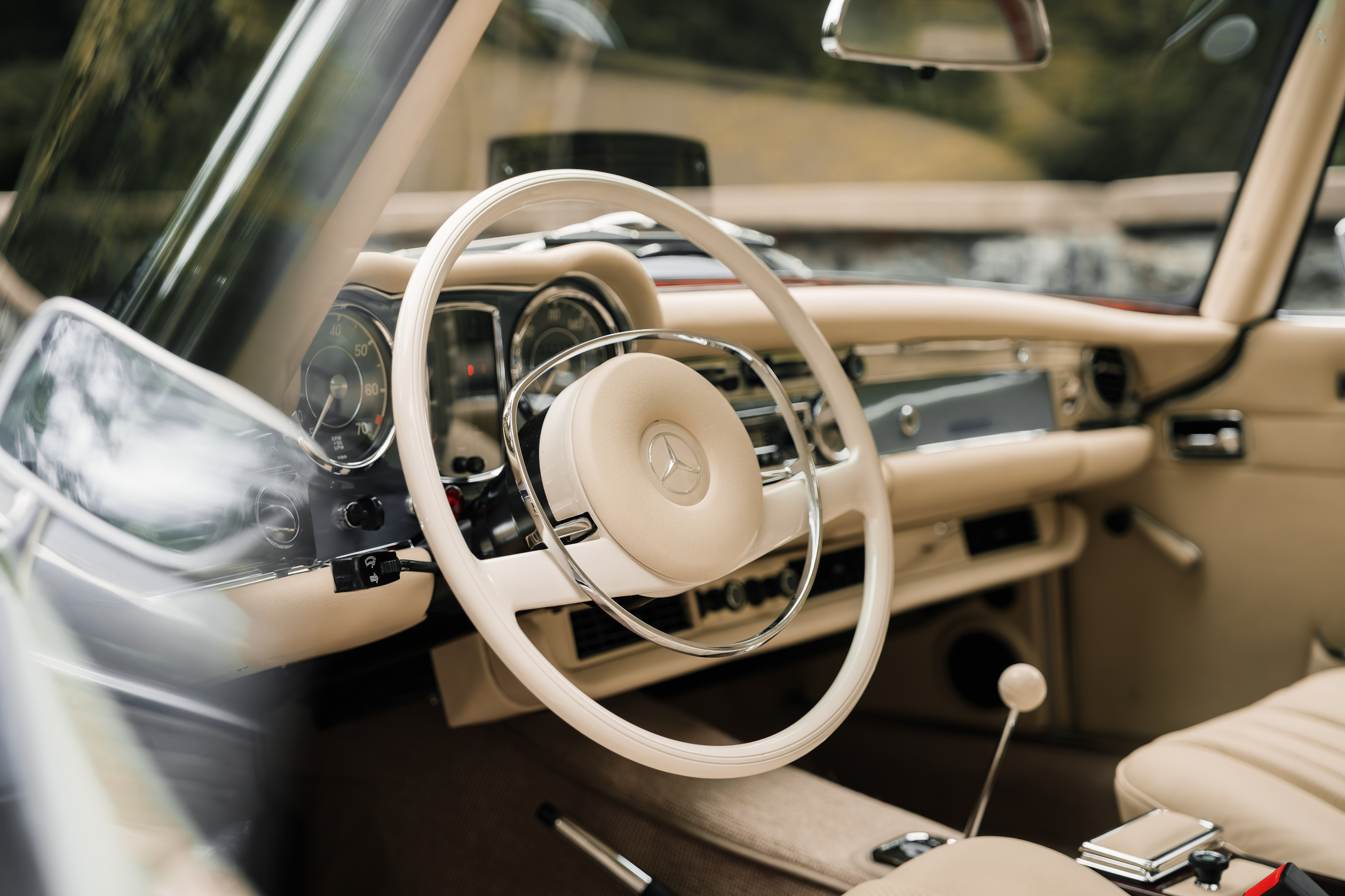 In New York: Fully restored blue Mercedes-Benz 280 SL Pagoda including A/C, HiFi-System, Seatbelts for sale! 